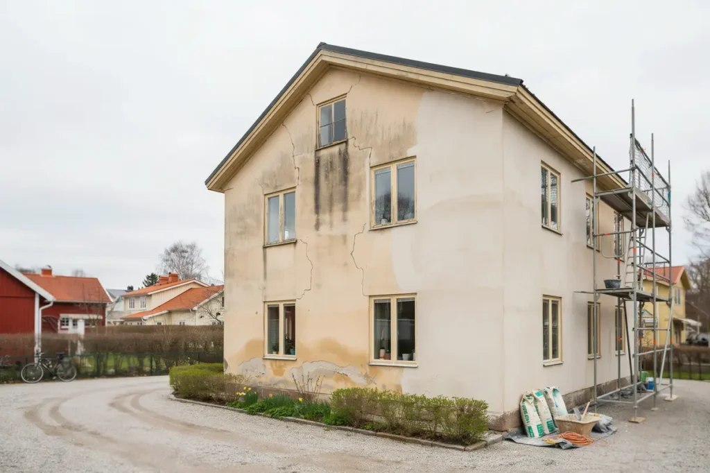 fasadbyte eller renovera putsfasad tecken kostnader och smarta val f r villa gare