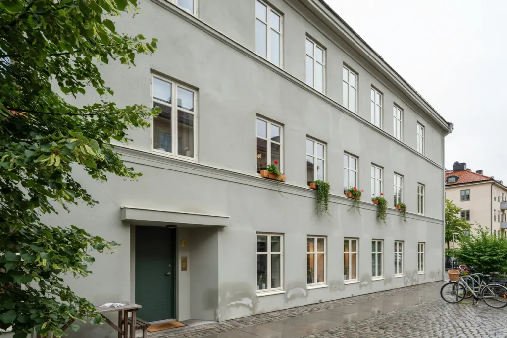 fasadrenovering och till ggsisolering av flerbostadshus i guldheden